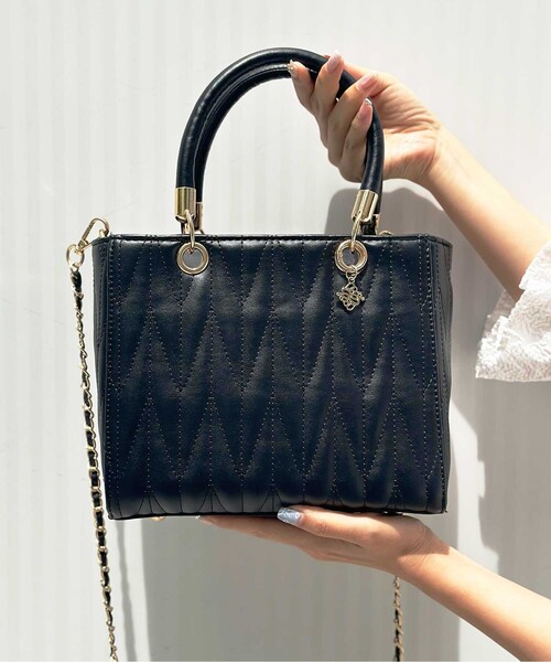 【上質なエレガンス】TOD'S ハンドバッグ キルティング 上質なエレガンス】TOD'S ハンドバッグ キルティング (TOD'S