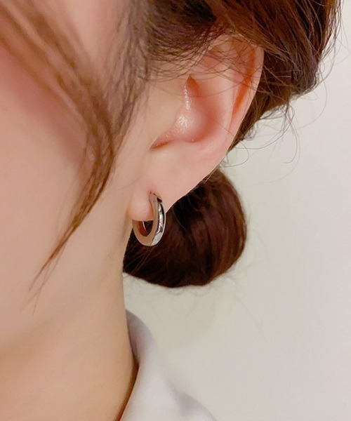 ゲリラセール【美品】Dior ラインストーンロゴチャームフープピアス ディオール ピアス 両耳用 クロスデザイン ラインストーン 14K