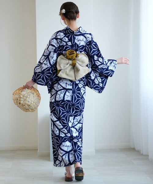 有松絞りの浴衣　麻の葉に菊花 有松絞りの浴衣 麻の葉に菊花 （浴衣 有松鳴海絞り 麻の葉 紺白