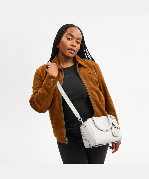 可愛いフォルム♪【Coach】艶出しレザー キューブローグバッグ20 COACH｜【公式】キューブ ローグ バッグ 20 | Rakuten Fashion