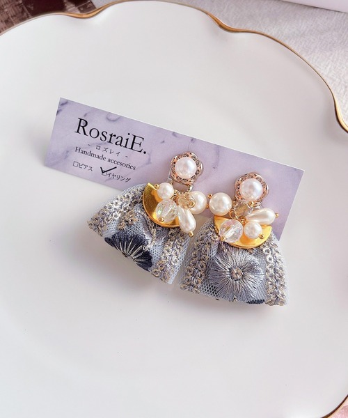 TONE（トネ） イヤリング 「RosraiE」ブルーインド刺繍リボンタッセル