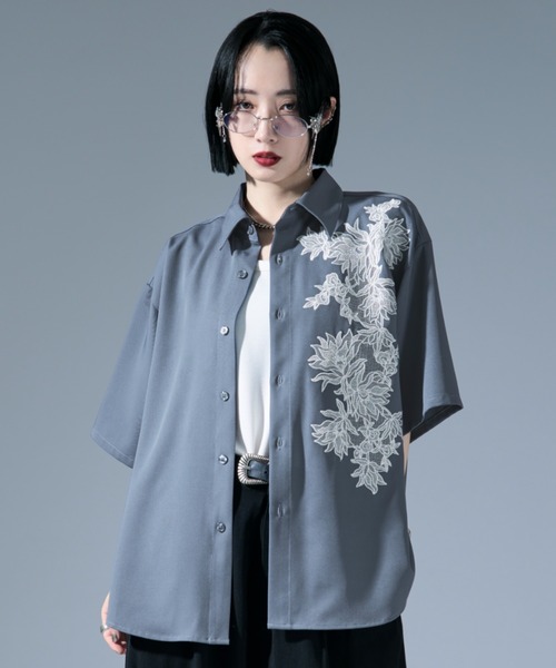 Ellno Loset（エルノロゼット） シャツ 半袖 ハッチングフラワー刺繍