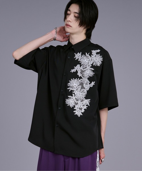 Ellno Loset（エルノロゼット） シャツ 半袖 ハッチングフラワー刺繍