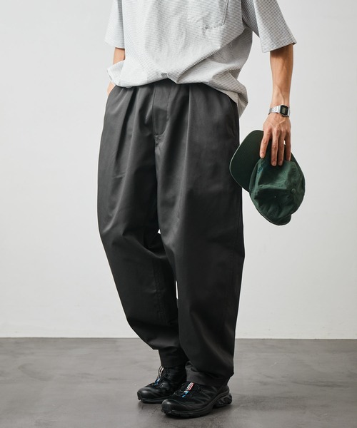 BLUETOWN チノパン ダークグレー FREAK'S STORE チノパン 限定展開 ワイドシルエット テーパード