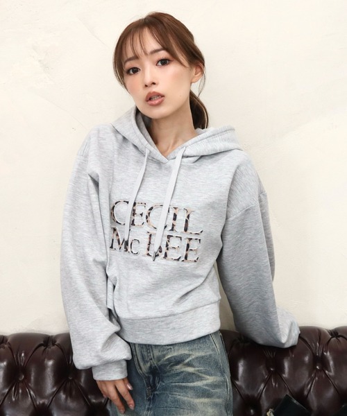 CECIL McBEE（セシルマクビー） パーカー エンボスロゴパーカー
