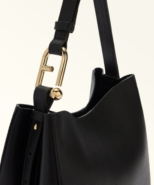 フルラ NUVOLA ショルダーバッグ FURLA ヌボラ ヌヴォラ 美品 黒 FURLA（フルラ） ショルダーバッグ NUVOLA ヌヴォラ WB01337 BX2045