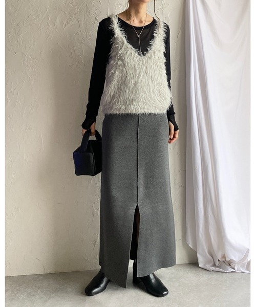She's Closet ベスト ジレ 深Vネックショート丈フェザーヤーンシャギー