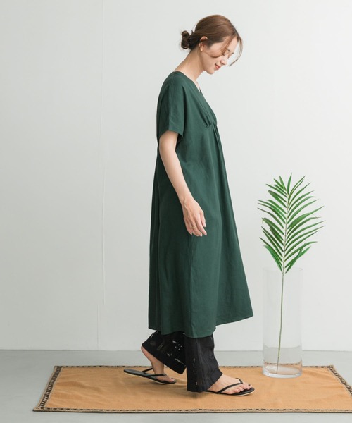 【新品】アーバンリサーチ リネンレーヨンVネック切替ギャザーワンピース リネンレーヨンVネック切替ギャザーワンピース｜アーバン
