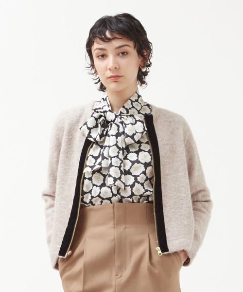TIARA❤︎ジャケット　未使用品 Tiara（ティアラ） ジャケット ノーカラージャケット ジップアップ