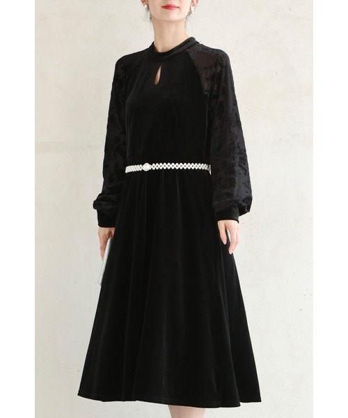 tシャツ （黒）腕に浮かぶ黒花のベロア調ミディアムワンピース（パールベルト付き） レディース