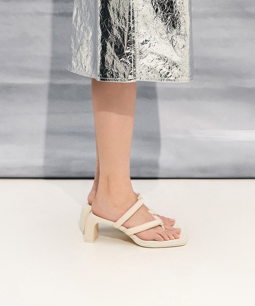 CHARLES ＆ KEITH サンダル Toni トニー パッフィーストラップ