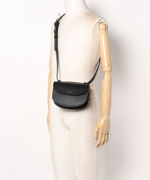 アーペーセー A.P.C. ショルダーバッグ 斜め掛け    レディース Virginie ショルダーバッグ｜バッグ｜A.P.C. | アーペーセー日本公式