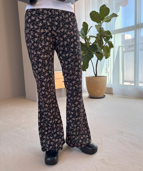 FUULLY STUDIO パンツ フラワープリントフレアパンツ レディース