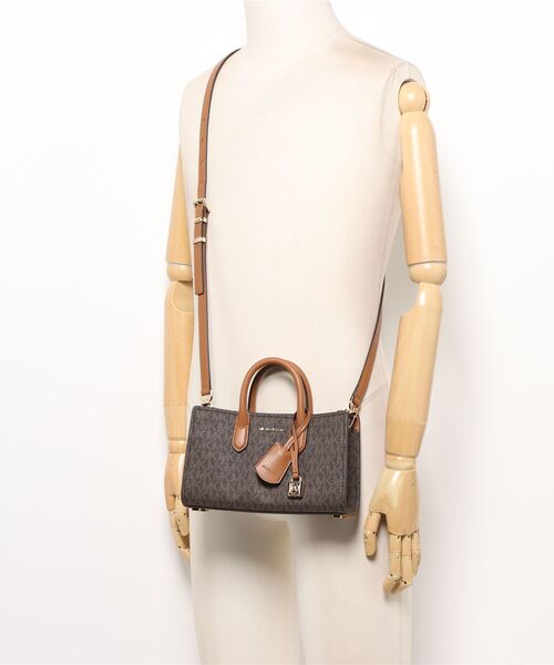 極美品　マイケルコース ショルダーバッグ クロスボディ MK シグネチャー MICHAEL KORS（マイケルコース） ショルダーバッグ バッグ SCARLETT