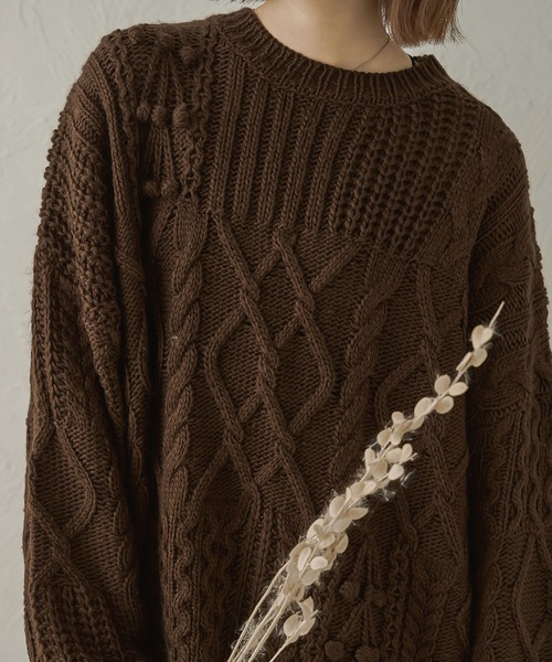 Ambre Neige（アンブルネージュ） ニット 手編み風ポンポンケーブル