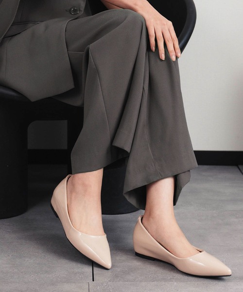 未使用美品　エナメルフラットパンプス37 LOWO パンプス ドレスシーンから通勤・普段使いまで｜上品にみせる万能