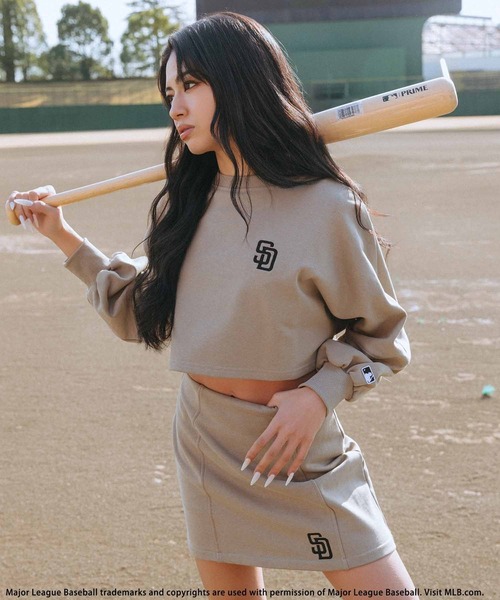 BACK TO THE FIELD ワンピース 「MLB」刺しゅうロゴドルマンスカート