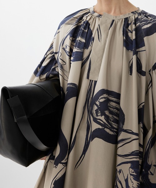 JNBY / ジェーエヌビーワイ Brushstroke Floral Smock Shirt / フローラルスモックシャツ JNBY ブラウス シャツ Brushstroke Floral Smock Shirt