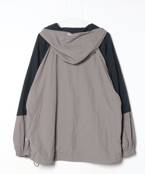 「UNDEFEATED 」 刺繍ナイロンブルゾン「championコラボ」 X-LARGE グレー レディース_画像2