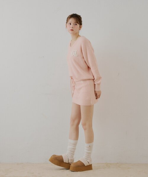 ちこです‼️ Chico（チコ） ニット セーター 「セットアップ対応」胸ロゴVネック