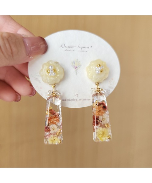 7,花形ガラス素材 透明な淡い黄色ビンテージアクセサリー素材