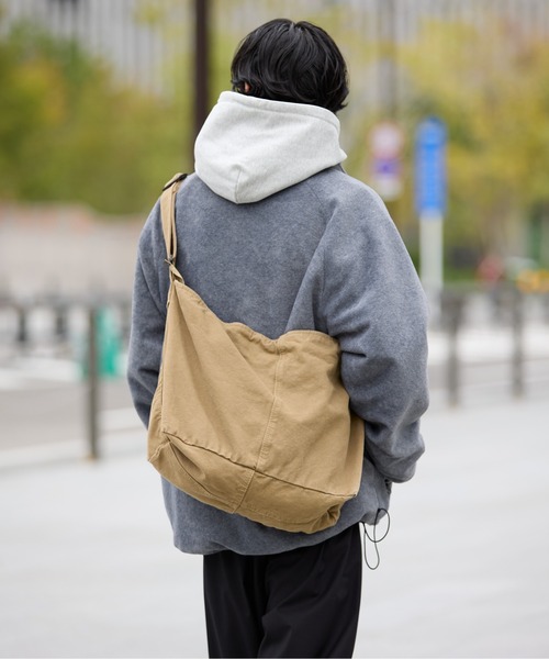 meltum メッセンジャーバッグ / ネイビー meltum ショルダーバッグ SOFT SHELL MESSENGER BAG / ソフト