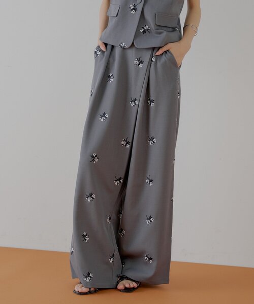 Chico（チコ） パンツ 「SALON by Chico」フラワー刺繍ラップデザイン