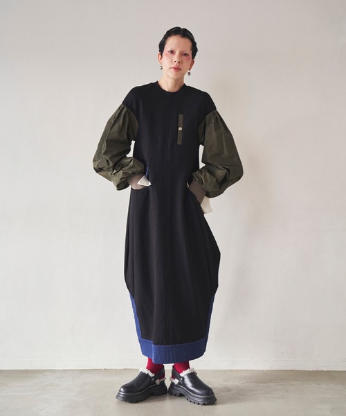 OMMO（オーエムエムオー） ワンピース PADDED SLEEVE CUT OP