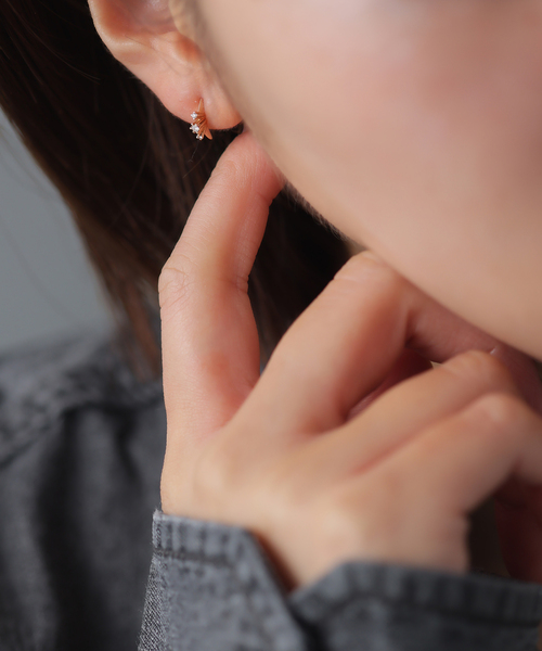 Lilas ピアス レイディアルダイヤピアス K10（両耳） レディース