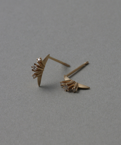 Lilas ピアス レイディアルダイヤピアス K10（両耳） レディース