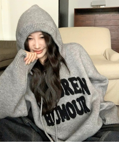 ロゴニットフーディ フェザーロゴフーディニット【洗濯機洗い可】（ニット/セーター