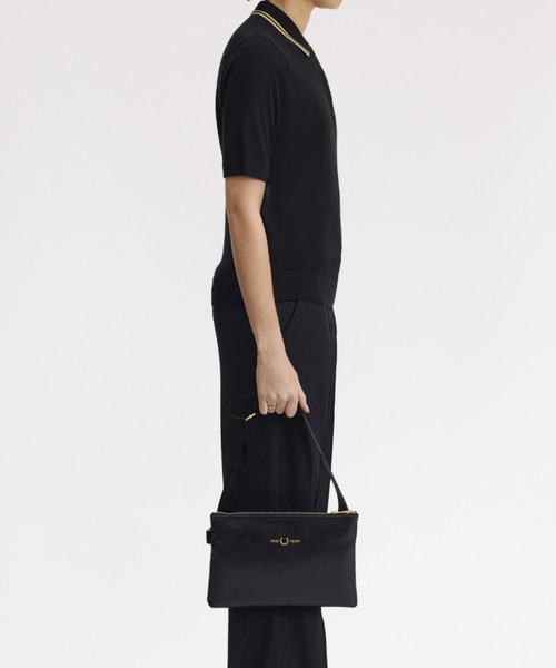 FRED PERRY(フレッドペリー)ボディバッグ　サコッシュ　ショルダーバッグ FRED PERRY（フレッドペリー） スムースレザー サコッシュ L2801