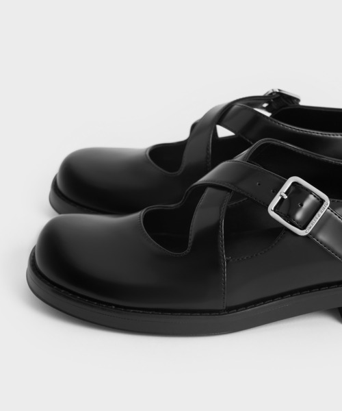 CHARLES ＆ KEITH（チャールズ&キース） パンプス クロスオーバー