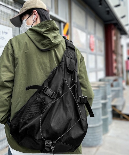 Revo. ショルダーバッグ ナイロン スリングバッグ 斜め掛けバッグ ワン