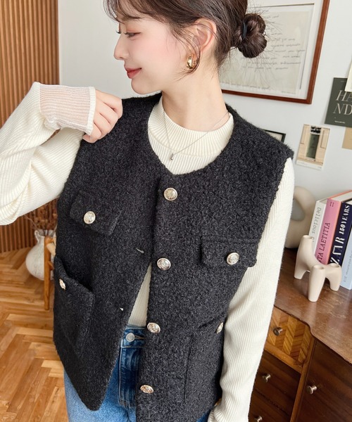 moment+ ベスト ジレ フェイクリングウール金ボタンノーカラーベスト