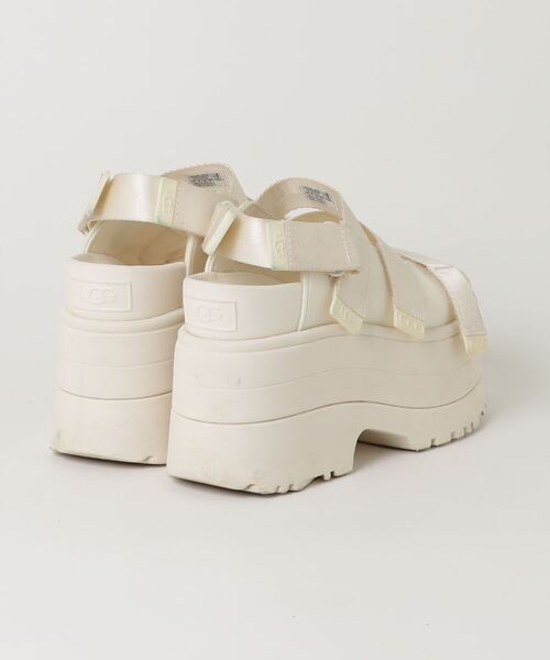外箱ありUGG ホワイトサンダル　美品 UGG アグ 新品未使用 人気モデル 箱付 サンダル ウェッジヒール