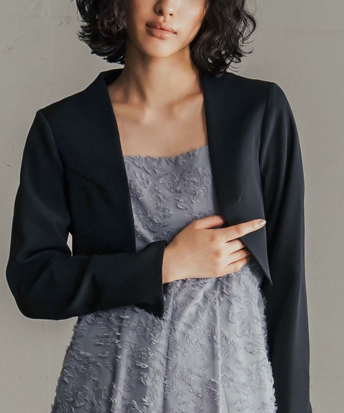 【美品】Flolia◆スリット袖ショート丈ノーカラージャケット◆ブラック９号 Flolia ジャケット ノーカラージャケット スリット袖ショート丈