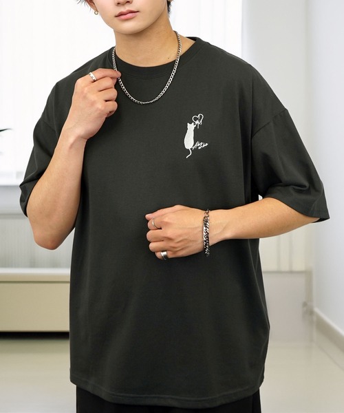 【超人気・極美品】タトラス/Tシャツ/織柄生地/袖刺繍ロゴ/ブラック/3 tシャツ 刺繍 ワイド 半袖 Tシャツ ロゴ キャラ ハート メンズ