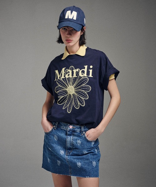 Mardi Mercredi 水色プリントTシャツと赤のショートパンツのセット Mardi Mercredi 水色プリントTシャツと赤のショートパンツの