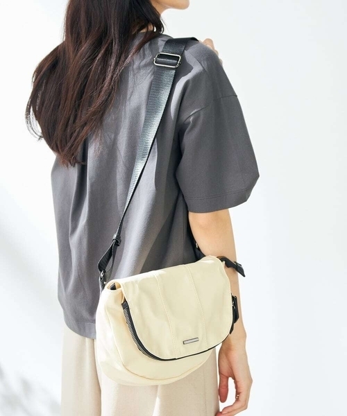 a.v.v（アー・ヴェ・ヴェ） ナイロンボディバッグ : ZOZOTOWN Yahoo!店