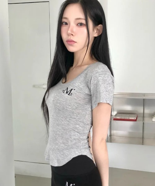MUCENT（ムセント） tシャツ 半袖 「日本未発売/WEB限定」/Uネック 裾