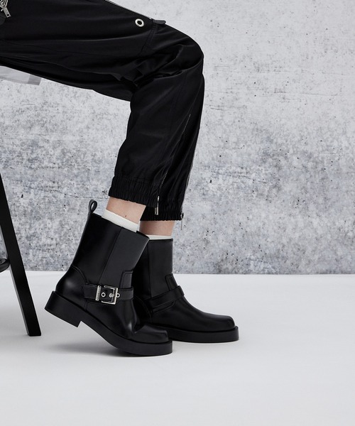CHARLES ＆ KEITH（チャールズ&キース） ブーツ バックルストラップ