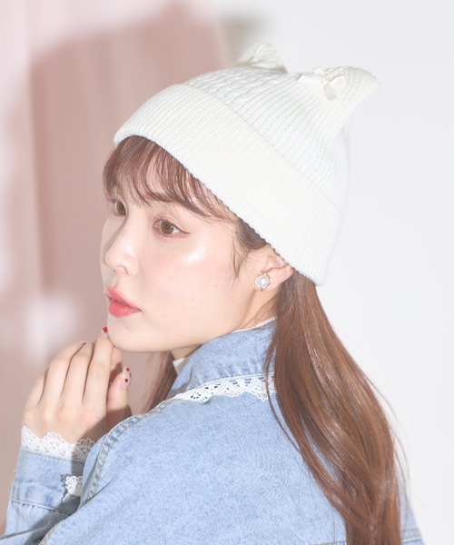新品未使用　いちごモチーフ付きニット帽　クロ系 いちご刺繍耳付アクリルニット帽・帽子 帽子｜子供服・ベビー服の通販