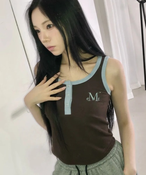 タンクトップ ノースリーブ 「日本未発売/WEB限定」MUCENT(ムセント)/配色 ボタン リブ タンクトップ/COLOR-POP BUTTON C