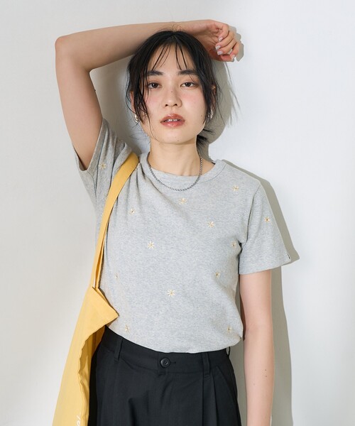 花柄 半袖Tシャツ Mサイズ FREAK'S STORE tシャツ ミニデイジー刺繍Tシャツ/花柄Tシャツ