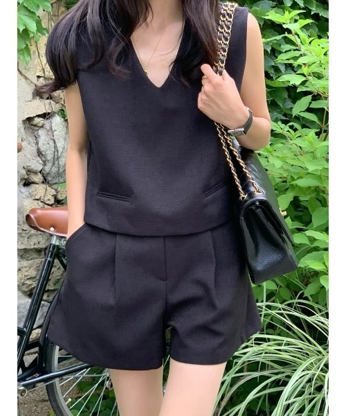 美品　ホリデー ベア　Vネックプルオーバー＆ショートパンツ　セット FAVORITO セットアップ Vネックベストトップスショートパンツ