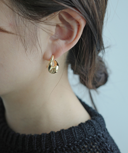 SHASHI シャシ ピアス ２個セット Gia Drop Huggie ゴールド SHASHI シャシ ピアス 2個セット Gia Drop Huggie ゴールド