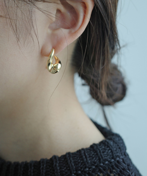 SHASHI シャシ Baby Dylan Hoop 人気 ピアス ゴールド SHASHI シャシ Baby Dylan Hoop 人気 ピアス ゴールド (Shashi