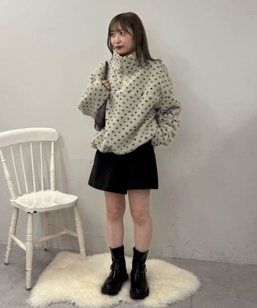 Discoat（ディスコート） tシャツ 「umm.」柄アソートボアハーフZIP 