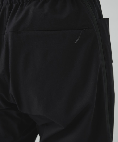 パンツ 「White Mountaineering / ホワイトマウンテニアリング」KNEE TUCK JOGGER PANTS メンズの画像